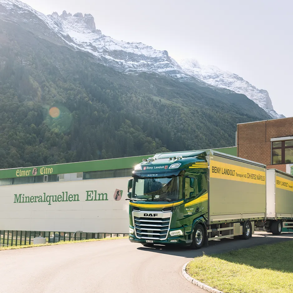 Landolt LKW vor Produktionsgebäude